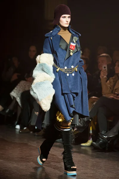 Look 12